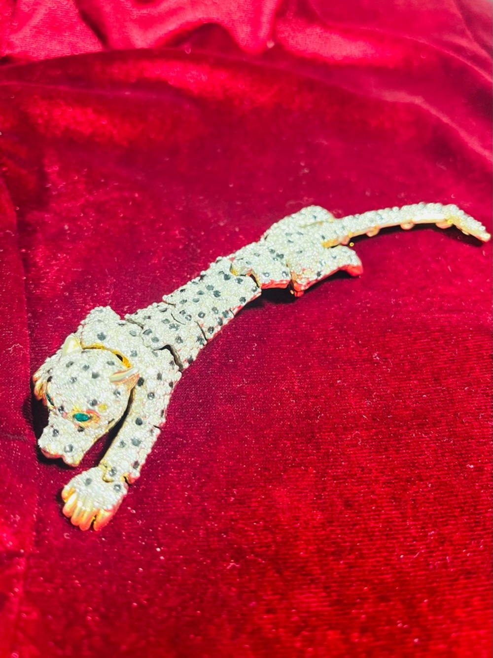 Gold tone Leopard Brooch with Black Spots and Gold Accents, green eyes
